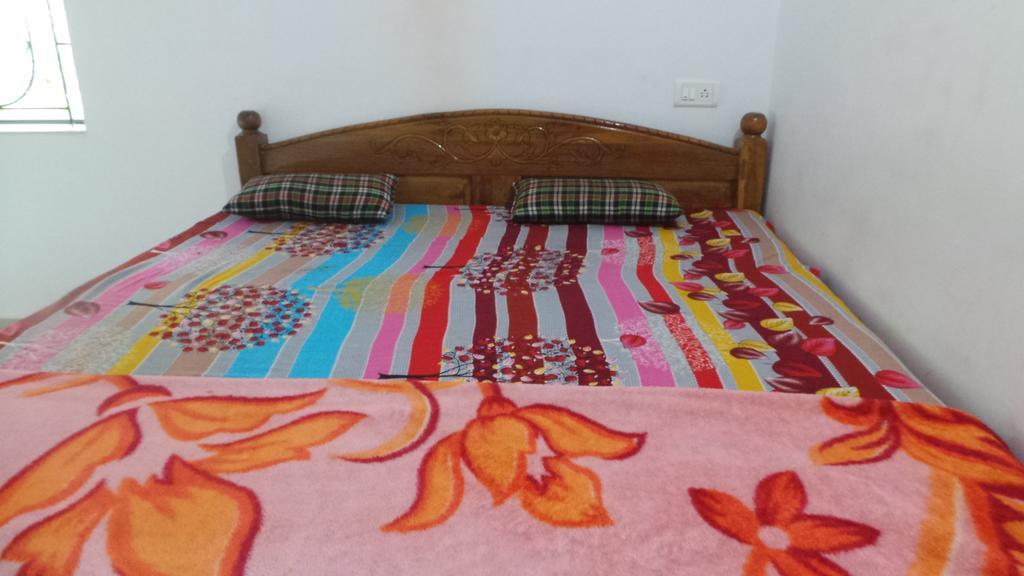J.S Holiday Guest House 칼랑굿 외부 사진