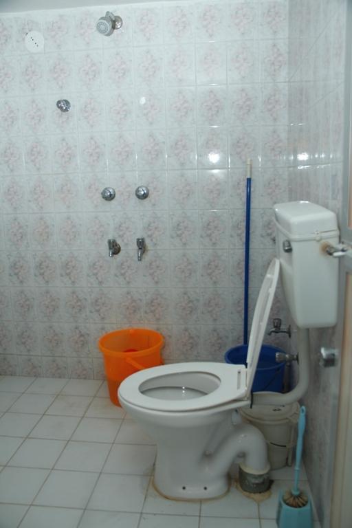 J.S Holiday Guest House 칼랑굿 외부 사진